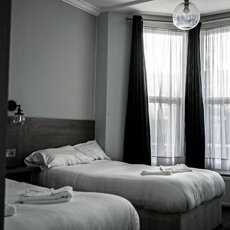 Plaza Hotel London Room photo